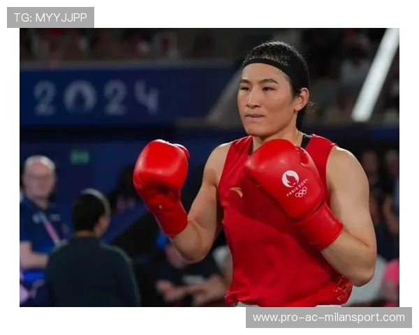 卡内罗连续腰腹重击让对手难以招架